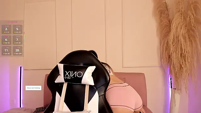 Snapshot of Lilily_lv chatting on 09/17/25, 12:18 Lilily lv online show from 09/17/25, 12:18