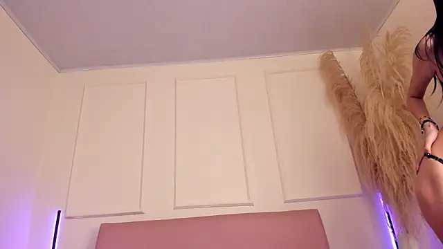 Snapshot of Lilily_lv chatting on 09/19/25, 12:23 Lilily lv online show from 09/19/25, 12:23