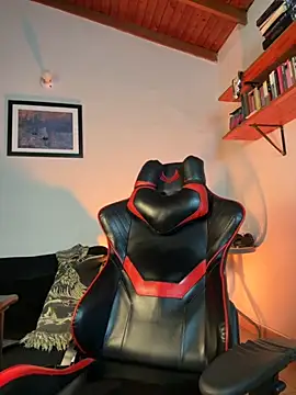 Snapshot of AlekBlake_ chatting on 09/23/25, 01:52 AlekBlake  online show from 09/23/25, 01:52