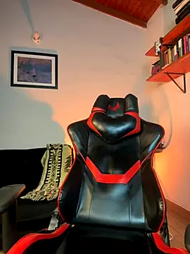 Snapshot of AlekBlake_ chatting on 10/04/25, 01:36 AlekBlake  online show from 10/04/25, 01:36