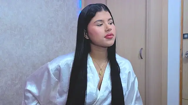 Snapshot of yulissa_girls chatting on 04/19/26, 01:32 yulissa girls online show from 04/19/26, 01:32