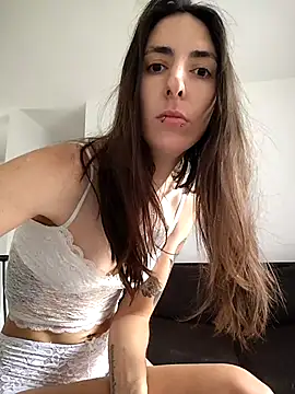 Snapshot of sweetsinxxx chatting on 12/14/25, 05:51 sweetsinxxx online show from 12/14/25, 05:51