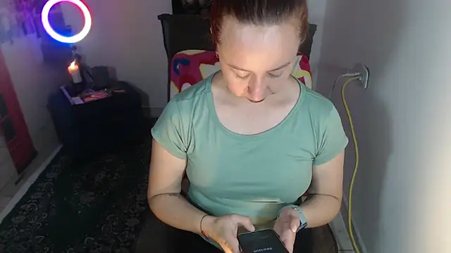 Snapshot of Milf_Valeria chatting on 09/26/25, 02:43 Milf Valeria online show from 09/26/25, 02:43