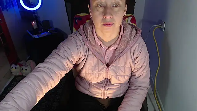 Snapshot of Milf_Valeria chatting on 09/30/25, 04:01 Milf Valeria online show from 09/30/25, 04:01