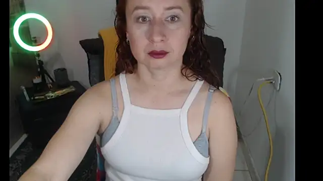 Snapshot of Milf_Valeria chatting on 10/07/25, 03:20 Milf Valeria online show from 10/07/25, 03:20