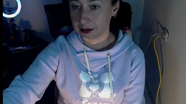 Snapshot of Milf_Valeria chatting on 10/16/25, 03:02 Milf Valeria online show from 10/16/25, 03:02