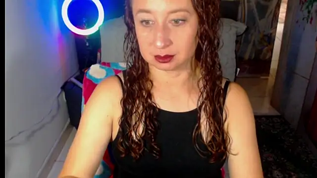 Snapshot of Milf_Valeria chatting on 10/20/25, 02:50 Milf Valeria online show from 10/20/25, 02:50