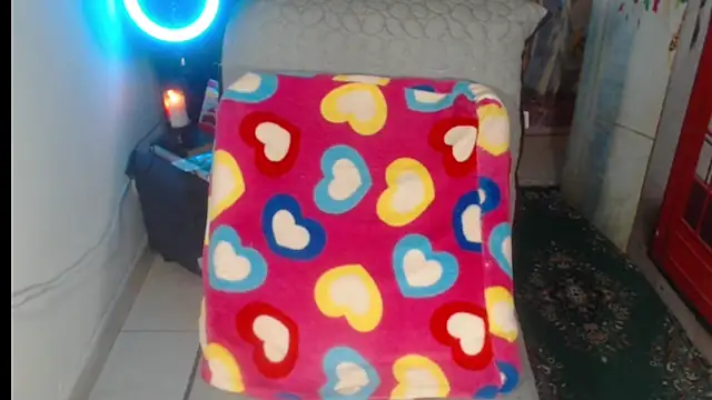 Snapshot of Milf_Valeria chatting on 10/24/25, 03:19 Milf Valeria online show from 10/24/25, 03:19