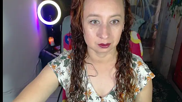 Snapshot of Milf_Valeria chatting on 10/28/25, 02:42 Milf Valeria online show from 10/28/25, 02:42