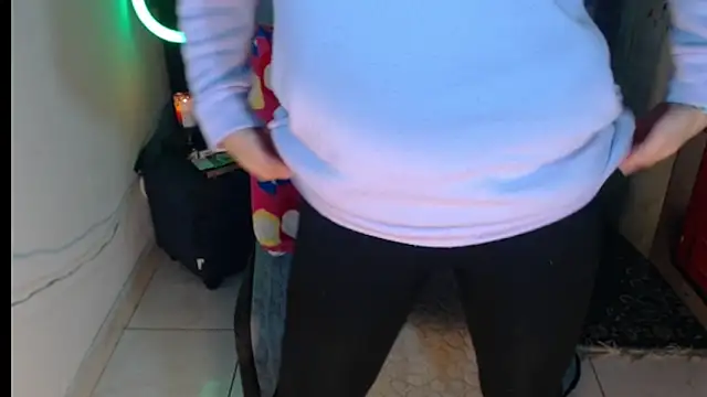 Snapshot of Milf_Valeria chatting on 10/29/25, 02:41 Milf Valeria online show from 10/29/25, 02:41