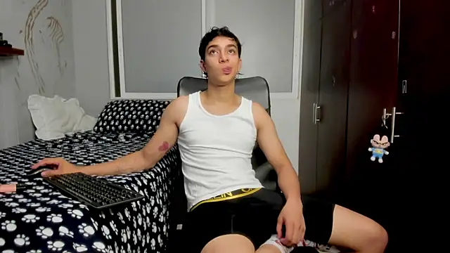 Snapshot of Noxx_starkK chatting on 11/16/25, 12:05 Noxx starkK online show from 11/16/25, 12:05