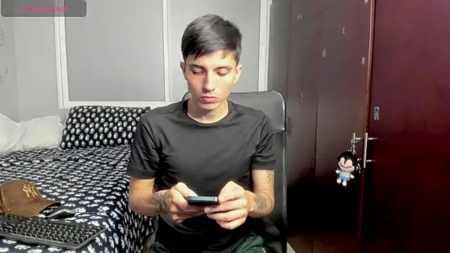 Snapshot of Noxx_starkK chatting on 11/16/25, 11:43 Noxx starkK online show from 11/16/25, 11:43