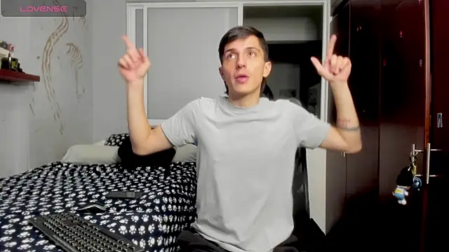 Snapshot of Noxx_starkK chatting on 11/22/25, 01:48 Noxx starkK online show from 11/22/25, 01:48