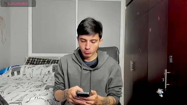 Snapshot of Noxx_starkK chatting on 11/29/25, 01:30 Noxx starkK online show from 11/29/25, 01:30