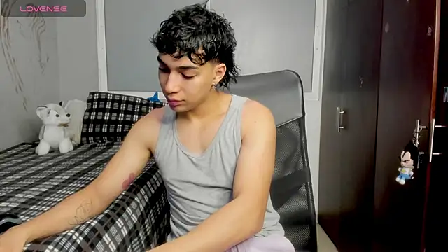 Snapshot of Noxx_starkK chatting on 11/29/25, 10:57 Noxx starkK online show from 11/29/25, 10:57