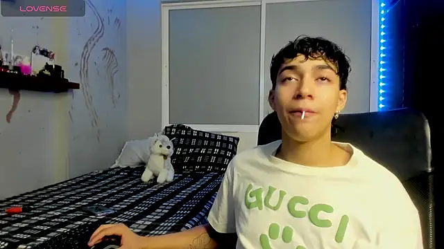 Snapshot of Noxx_starkK chatting on 12/04/25, 03:05 Noxx starkK online show from 12/04/25, 03:05