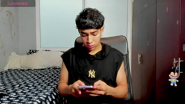 Snapshot of Noxx_starkK chatting on 12/16/25, 05:07 Noxx starkK online show from 12/16/25, 05:07