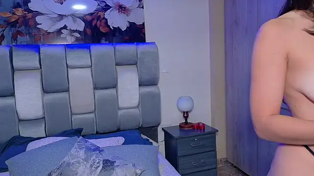 Snapshot of saramikaelson chatting on 09/12/25, 10:54 saramikaelson online show from 09/12/25, 10:54