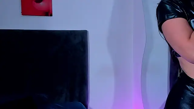 Snapshot of saramikaelson chatting on 11/19/25, 10:54 saramikaelson online show from 11/19/25, 10:54