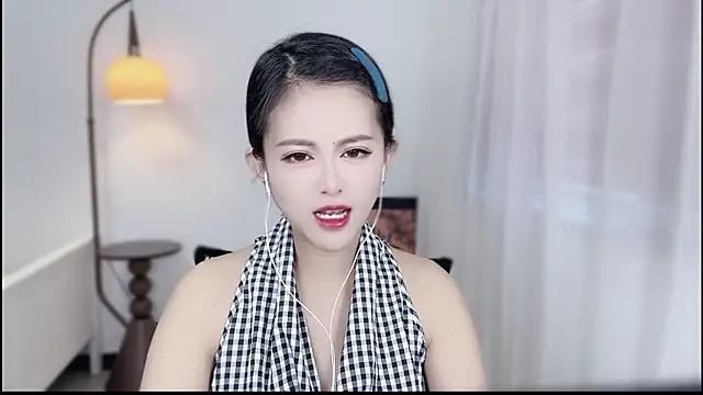 Snapshot of Musae7 chatting on 11/18/25, 02:17 Musae7 online show from 11/18/25, 02:17