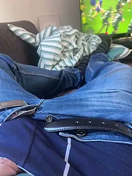 Snapshot of carapace31 chatting on 12/14/25, 02:00 carapace31 online show from 12/14/25, 02:00