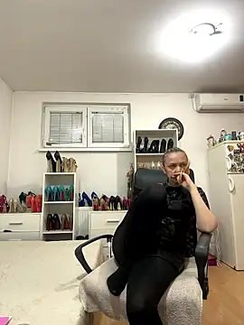 Snapshot of heelslady888 chatting on 01/17/26, 11:37 heelslady888 online show from 01/17/26, 11:37