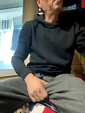 Snapshot of adiluci1 chatting on 10/05/25, 02:26 adiluci1 online show from 10/05/25, 02:26