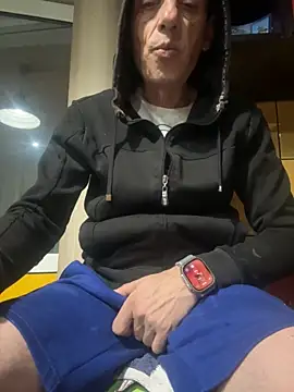 Snapshot of adiluci1 chatting on 10/19/25, 04:29 adiluci1 online show from 10/19/25, 04:29