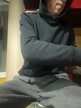 Snapshot of adiluci1 chatting on 10/20/25, 05:35 adiluci1 online show from 10/20/25, 05:35