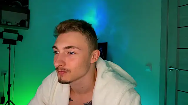 Artur  Skott online show from 10/16/25, 07:59