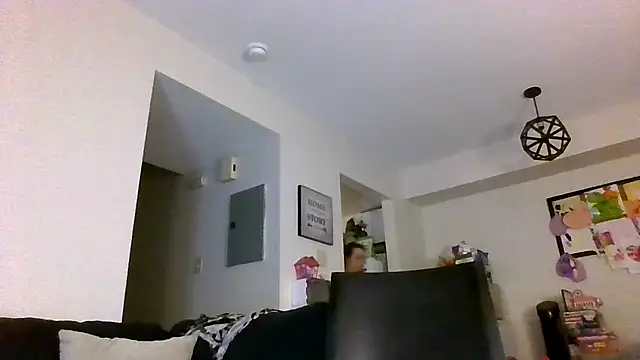 Snapshot of thedevinemama chatting on 05/04/26, 01:34 thedevinemama online show from 05/04/26, 01:34