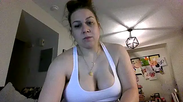 Snapshot of thedevinemama chatting on 06/07/26, 02:59 thedevinemama online show from 06/07/26, 02:59