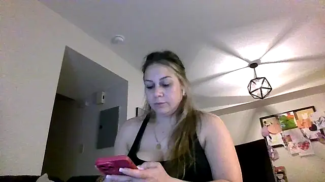 Snapshot of thedevinemama chatting on 06/12/26, 01:48 thedevinemama online show from 06/12/26, 01:48