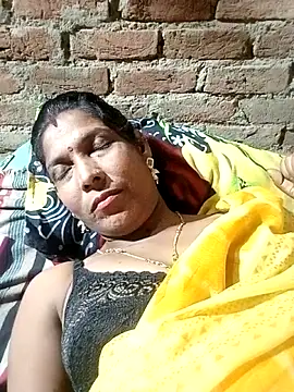 Snapshot of Savita992 chatting on 09/28/25, 04:34 Savita992 online show from 09/28/25, 04:34