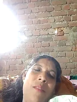 Snapshot of Savita992 chatting on 10/15/25, 06:57 Savita992 online show from 10/15/25, 06:57