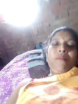 Snapshot of Savita992 chatting on 10/18/25, 06:48 Savita992 online show from 10/18/25, 06:48