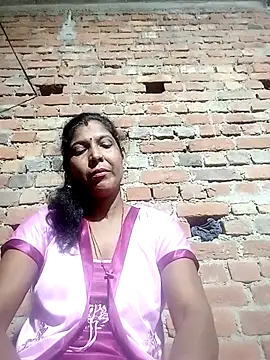 Snapshot of Savita992 chatting on 10/19/25, 03:01 Savita992 online show from 10/19/25, 03:01