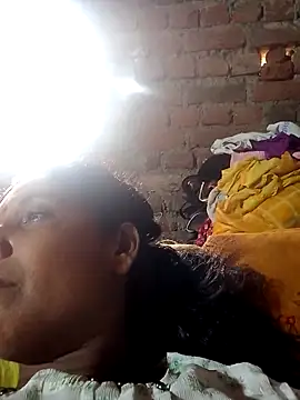 Snapshot of Savita992 chatting on 10/20/25, 04:57 Savita992 online show from 10/20/25, 04:57