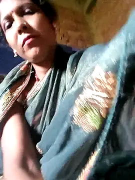 Snapshot of Savita992 chatting on 10/29/25, 06:59 Savita992 online show from 10/29/25, 06:59