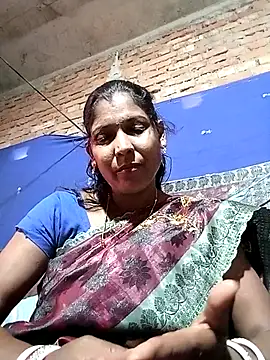 Snapshot of Savita992 chatting on 11/12/25, 05:52 Savita992 online show from 11/12/25, 05:52