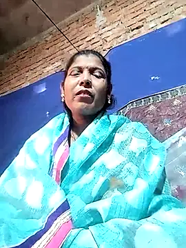 Snapshot of Savita992 chatting on 11/17/25, 04:29 Savita992 online show from 11/17/25, 04:29