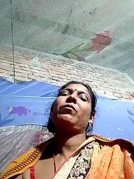 Snapshot of Savita992 chatting on 11/17/25, 04:35 Savita992 online show from 11/17/25, 04:35