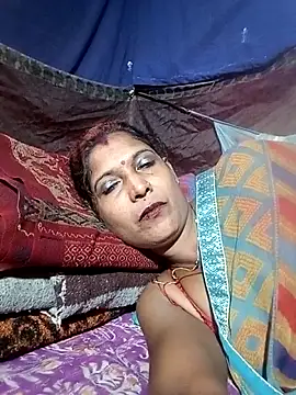 Snapshot of Savita992 chatting on 11/24/25, 03:39 Savita992 online show from 11/24/25, 03:39