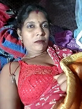 Snapshot of Savita992 chatting on 11/28/25, 07:22 Savita992 online show from 11/28/25, 07:22