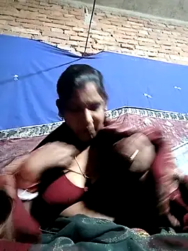 Snapshot of Savita992 chatting on 11/30/25, 06:45 Savita992 online show from 11/30/25, 06:45