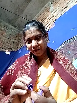 Snapshot of Savita992 chatting on 12/15/25, 07:01 Savita992 online show from 12/15/25, 07:01