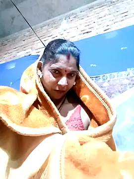 Snapshot of Savita992 chatting on 12/22/25, 06:10 Savita992 online show from 12/22/25, 06:10