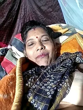 Snapshot of Savita992 chatting on 12/23/25, 08:01 Savita992 online show from 12/23/25, 08:01