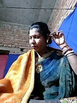 Snapshot of Savita992 chatting on 01/16/26, 05:50 Savita992 online show from 01/16/26, 05:50