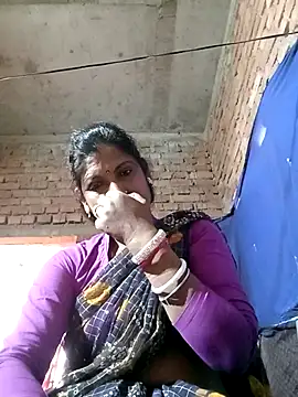 Snapshot of Savita992 chatting on 02/05/26, 07:13 Savita992 online show from 02/05/26, 07:13